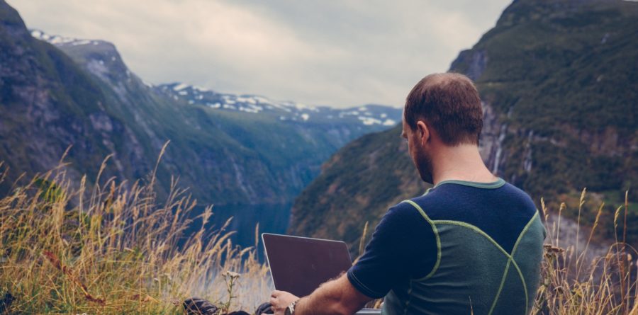 How Digital Nomads are Shaping the Way Millennials & Gen Z Work